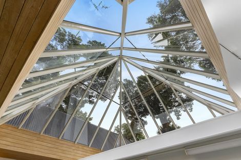 Photo of property in 17 Cobblestone Lane, Hillcrest, Auckland, 0627