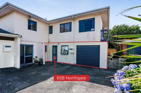 Photo of property in 2/65 Northgate, Strandon, New Plymouth, 4312