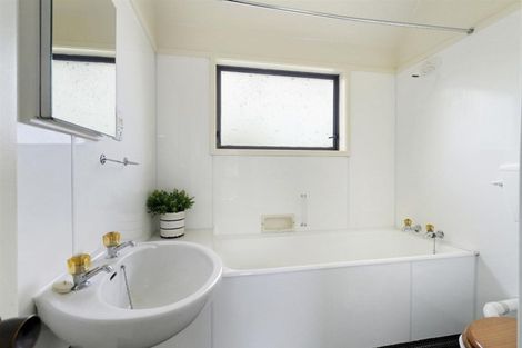 Photo of property in 2/124 Burwood Road, Burwood, Christchurch, 8083