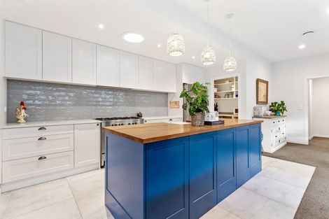 Photo of property in 90 Arran Point Parade, Orewa, 0931