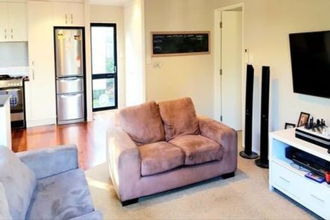 Photo of property in 2/20 Kamara Road, Glen Eden, Auckland, 0602