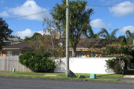 Photo of property in 2/9 Devon Road, Bucklands Beach, Auckland, 2012