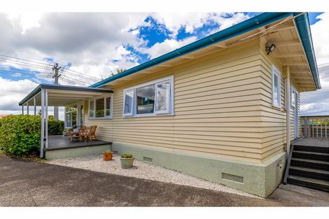 Photo of property in 11 Archlynn Road, Kelston, Auckland, 0602