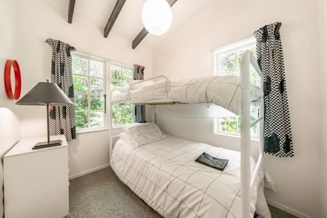 Photo of property in 9 Chatsworth Road, Silverstream, Upper Hutt, 5019