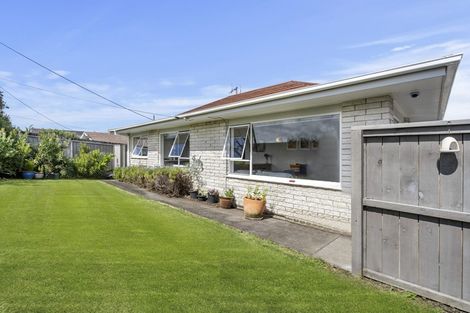 Photo of property in 1/141 Chivalry Road, Glenfield, Auckland, 0629