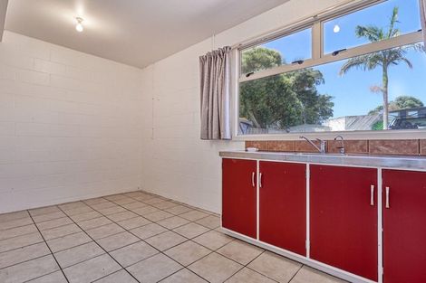 Photo of property in 46 Farquhar Road, Glendene, Auckland, 0602