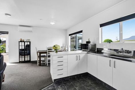 Photo of property in 2/353 Saint Aubyn, Moturoa, New Plymouth, 4310