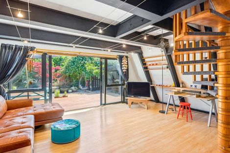 Photo of property in 10 Hastings Street, Waikanae Beach, Waikanae, 5036