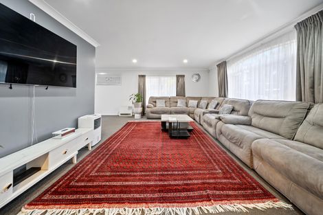 Photo of property in 35 Croftview Road, Wattle Downs, Auckland, 2103