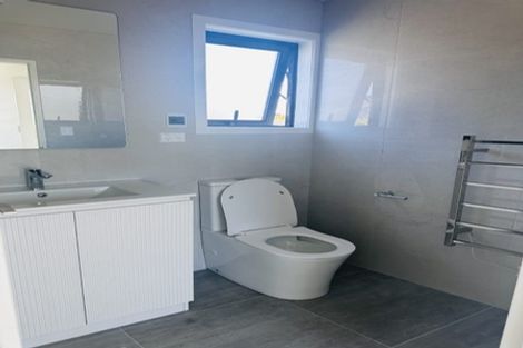 Photo of property in 1/1088 Beach Road, Torbay, Auckland, 0630