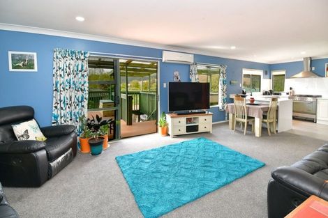 Photo of property in 11 Cabeleigh Drive, Helensville, 0800