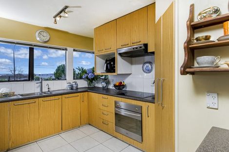 Photo of property in 850 East Coast Road, Oteha, Auckland, 0630