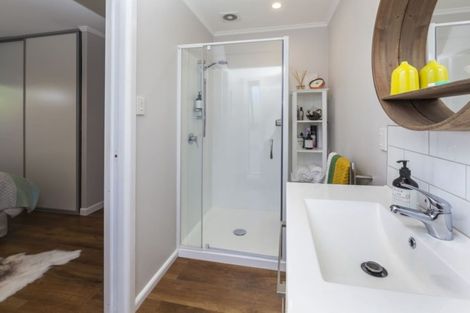 Photo of property in 2 Manor Place, Bryndwr, Christchurch, 8053