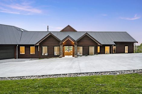 Photo of property in 260 Wairere Road, Waitakere, Henderson, 0782