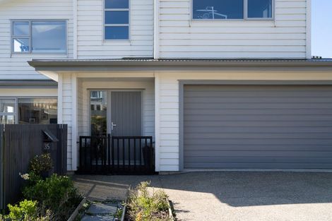 Photo of property in 35 Havana Rise, Grenada Village, Wellington, 6037