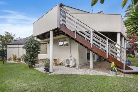 Photo of property in 2/15 Bradbury Road, Botany Downs, Auckland, 2010