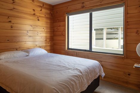 Photo of property in 28 Surf Street, Whitianga, 3510