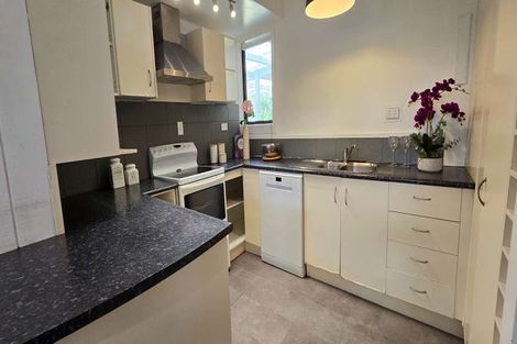 Photo of property in 13 Romney Place, Manurewa, Auckland, 2102