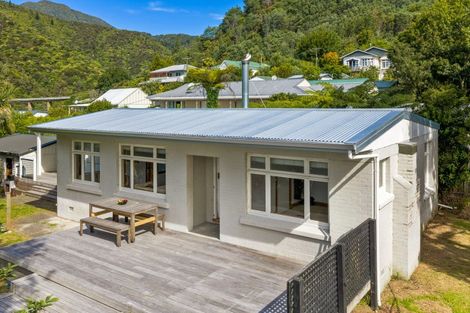 Photo of property in 59 York Street, Picton, 7220