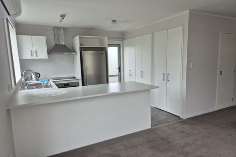 Photo of property in 18 Koraha Road, Kumeu, 0892