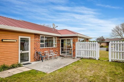 Photo of property in 15 Windsor Court, Rangiora, 7400