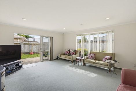 Photo of property in 74 Guildford Drive, Paraparaumu, 5032