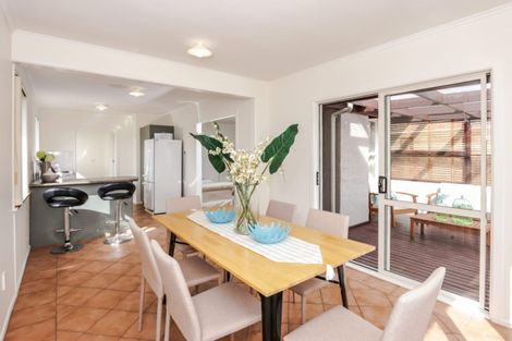 Photo of property in 38 Woodford Avenue, Henderson, Auckland, 0610