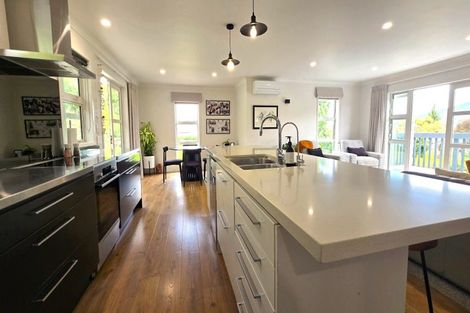 Photo of property in Cotswold Cottage B & B, 46 Maramarahi Road, Thames, 3578