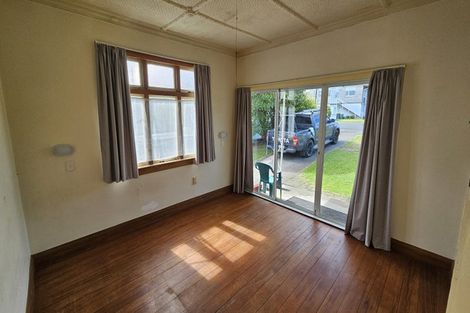 Photo of property in 24 Dorset Avenue, Westown, New Plymouth, 4310