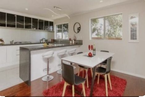 Photo of property in 436a East Coast Road, Windsor Park, Auckland, 0630