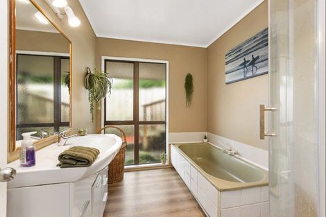 Photo of property in 35 Main Road, Raglan, 3225