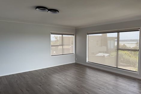 Photo of property in 19 Renoir Street, West Harbour, Auckland, 0618