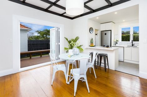 Photo of property in 8 Leighton Avenue, Waiwhetu, Lower Hutt, 5010