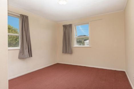 Photo of property in 3 Swansea Street, Cannons Creek, Porirua, 5024