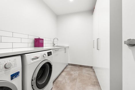 Photo of property in 16 Cuba Street, Petone, Lower Hutt, 5012