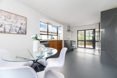 Photo of property in 276 Sturges Road, Henderson, Auckland, 0612