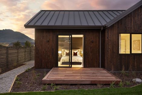 Photo of property in 28 Cunninghams Drive, Jacks Point, Queenstown, 9371