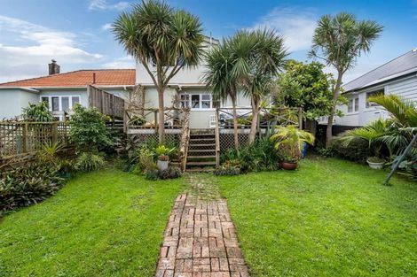 Photo of property in 63 Old Lake Road, Narrow Neck, Auckland, 0624