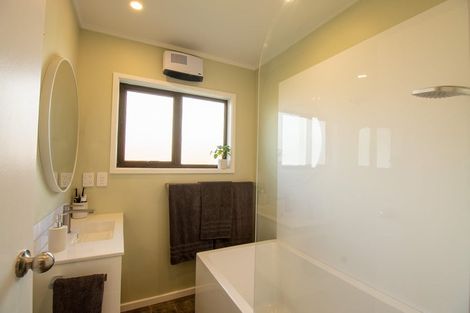 Photo of property in 65 Queens Road, Waikanae Beach, Waikanae, 5036