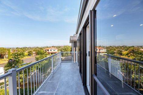 Photo of property in 5 Marlin Street, West Harbour, Auckland, 0618
