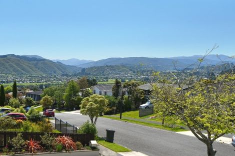 Photo of property in 32 Seymour Grove, Kingsley Heights, Upper Hutt, 5018