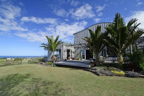 Photo of property in 18 Old School Road, Leigh, 0985