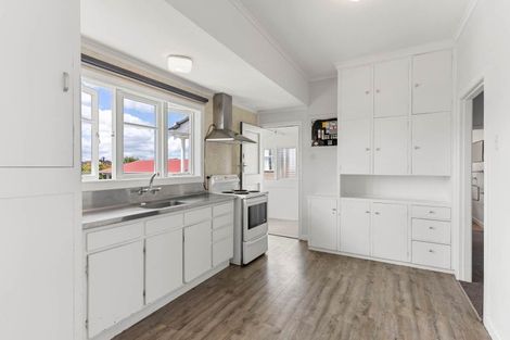 Photo of property in 74 Oakdale Road, Mount Roskill, Auckland, 1041