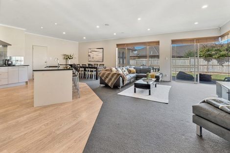 Photo of property in 43 Speyside Crescent, Flat Bush, Auckland, 2016
