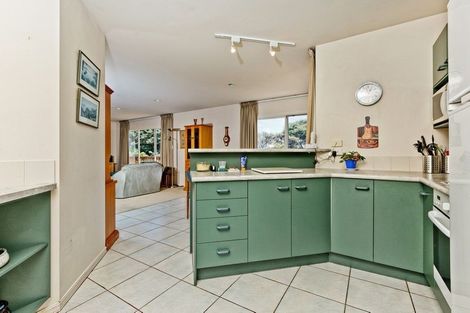 Photo of property in 37 Lorikeet Place, Unsworth Heights, Auckland, 0632