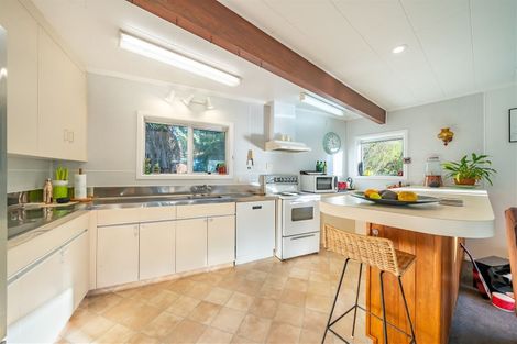 Photo of property in 86 Pinehaven Road, Pinehaven, Upper Hutt, 5019