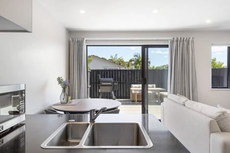 Photo of property in 2/36 Kaipatiki Road, Glenfield, Auckland, 0629