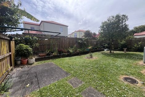 Photo of property in 8 Dainton Place, New Lynn, Auckland, 0600
