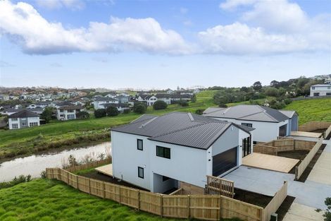 Photo of property in 25 Whakairo Crescent, Gulf Harbour, Whangaparaoa, 0930