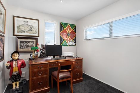 Photo of property in 10 Strowan Road, Strowan, Christchurch, 8052